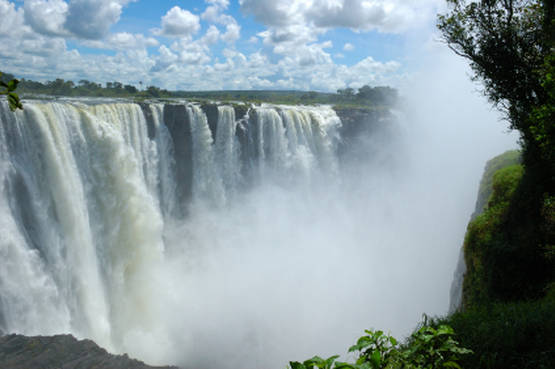 Un tuffo nello Stagno del Diavolo: le emozioni delle Cascate Vittoria
