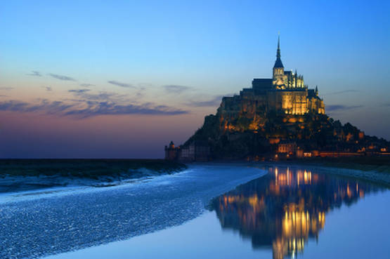 Lo spettacolo naturale delle maree di Mont Saint-Michel, in Normandia