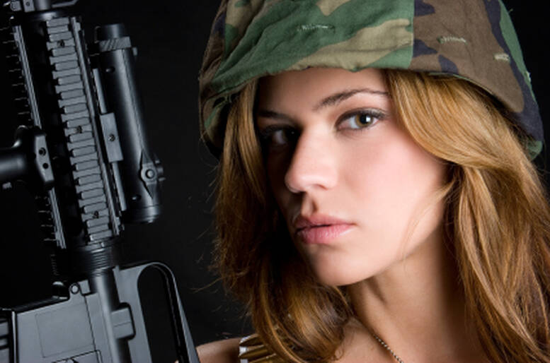 Le fantasie sessuali dell'uomo - La poliziotta e la soldatessa