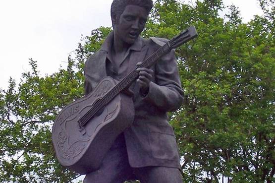 Un viaggio a Memphis, per rivivere il mistero della scomparsa di Elvis Presley