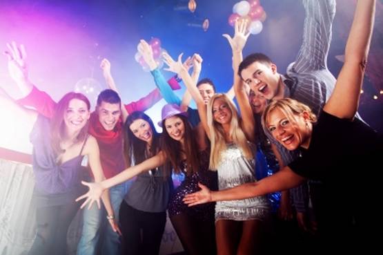 10 brillanti canzoni italiane per una festa spumeggiante - Prima puntata