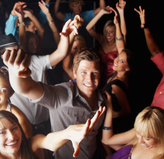 10 brillanti canzoni internazionali per una festa spumeggiante - Seconda puntata