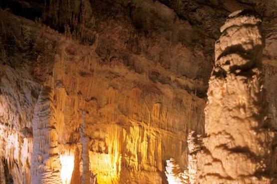Un viaggio sotterraneo nelle Grotte di Frasassi