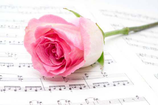 Un romantico regalo in musica: una canzone personalizzata