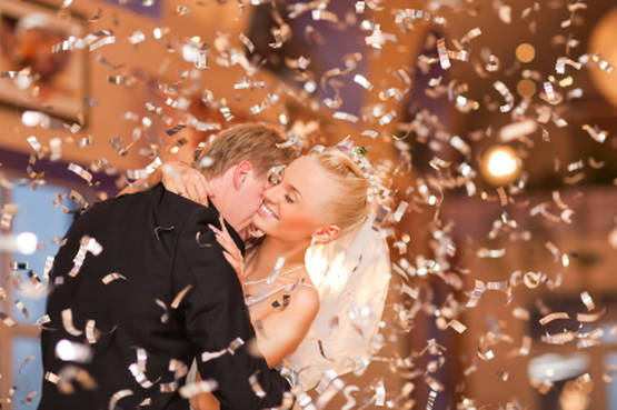 Spezzoni di canzoni e commedie per una festa di matrimonio indimenticabile