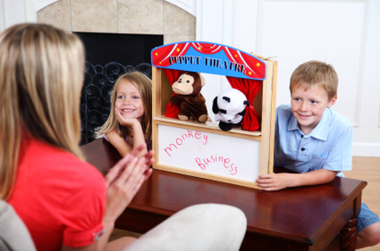 La magia dei burattini tra le mani dei bambini