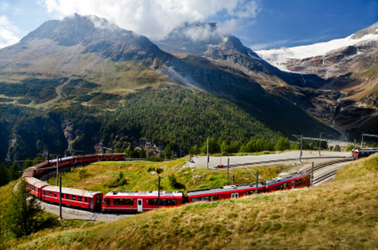 Tutta la magia delle Alpi a bordo di un trenino speciale