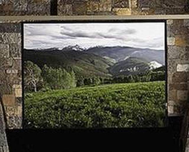 Tutta la magia del cinema, nel fresco di una piscina