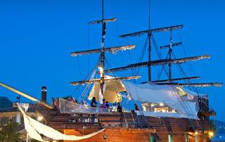 Una cena originale a bordo di un sontuoso galeone