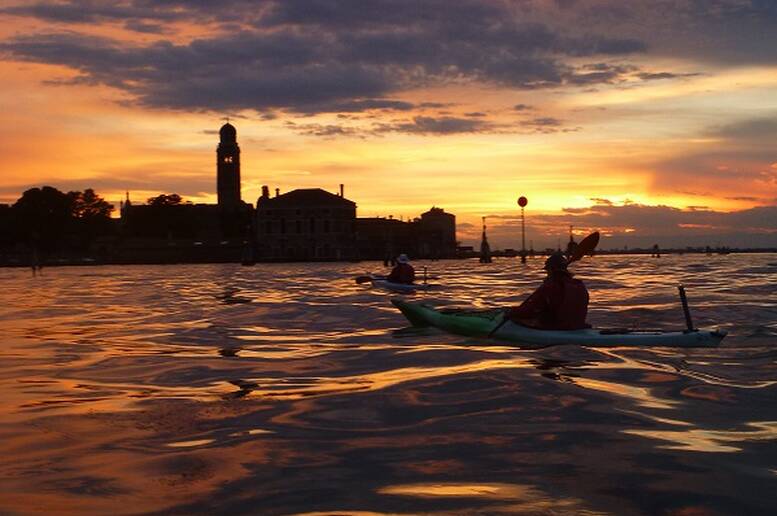 Innamorarsi di Venezia a colpi di kayak