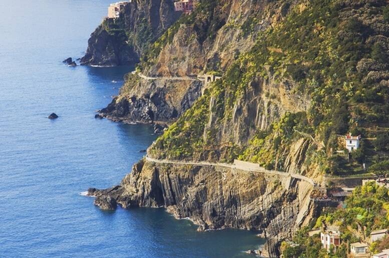 La più romantica delle passeggiate, sulla Via dell'Amore alle Cinque Terre Coppia La più romantica delle passeggiate, sulla Via dell'Amore alle Cinque Terre Coppia