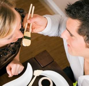 Sperimenta una lezione di sushi con cena a Milano