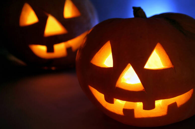 Il successo di Halloween: cambiare la propria identità mascherandosi per un giorno
