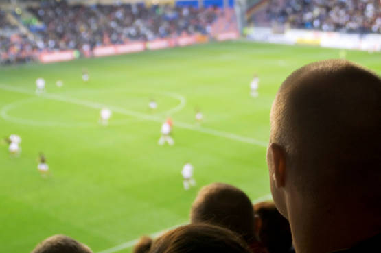 Perché il calcio piace così tanto agli uomini? È un simbolico orgasmo