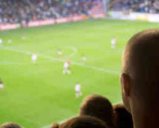 Perché il calcio piace così tanto agli uomini? È un simbolico orgasmo