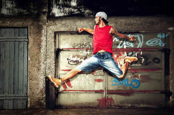 Una serata a tema con i tuoi amici, con i vestiti delle tribù metropolitane