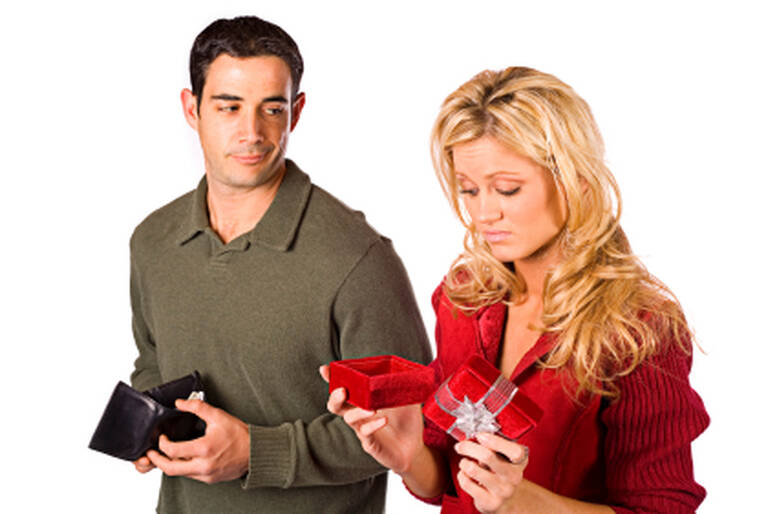 Il tuo uomo e i suoi regali poco indovinati: ma è coinvolto nella relazione?