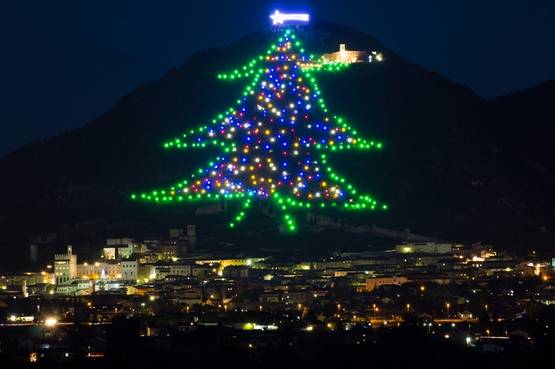 A Gubbio, l'albero di Natale da Guinness dei Primati