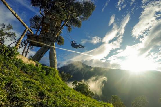 Dondolati sull'abisso a Banos, sull'altalena alla fine del mondo
