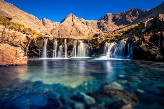 La magia delle piscine delle fate, nell'isola di Skye, in Scozia
