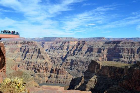 Ammirare il Grand Canyon dallo Skywalk, a 1.200 metri d'altezza