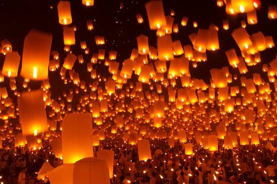 La semplice magia delle lanterne volanti, per colorare il tuo matrimonio