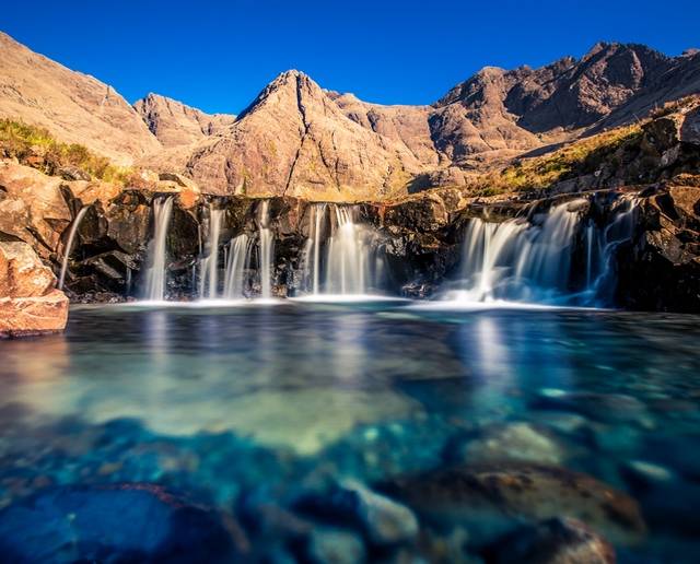 La magia delle piscine delle fate, nell'isola di Skye, in Scozia
