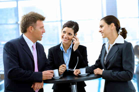 Pausa caffè e lettura del giornale: come i rituali quotidiani propiziano la nostra giornata