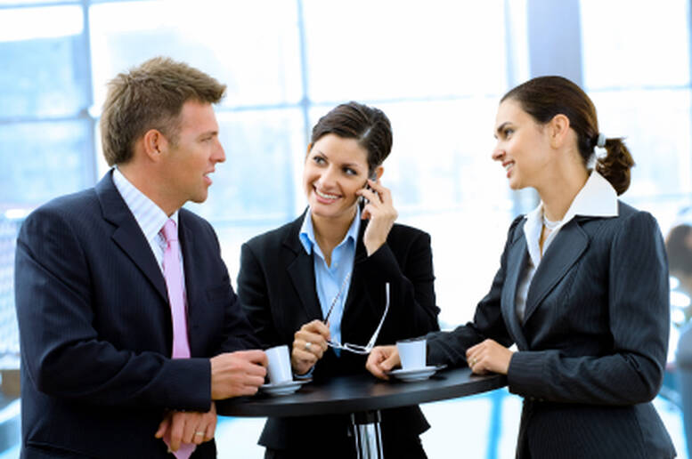 Pausa caffè e lettura del giornale: come i rituali quotidiani propiziano la nostra giornata