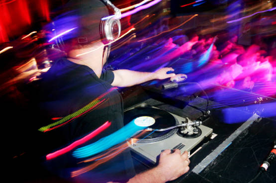 Rave party - Passare dall'adolescenza all'età adulta tramite un falso rito