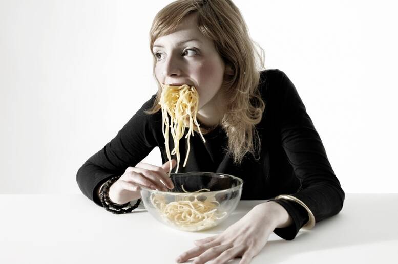 Se sei vuoto d'affetto, ti riempi di cibo