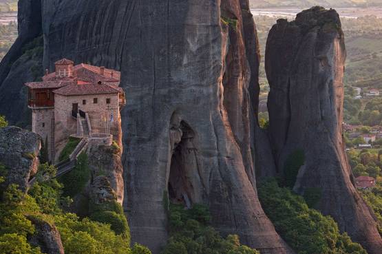 Uno dei monasteri della Grecia sospesi tra terra e cielo