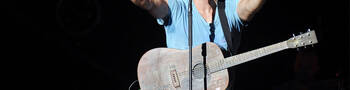 Un inno all'arte e alla vita: i 40 anni di Chris Martin