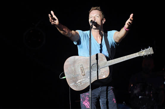 Un inno all'arte e alla vita: i 40 anni di Chris Martin