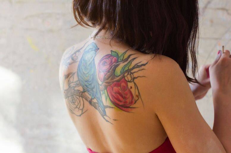 Una delle realizzazioni più affascinanti di watercolor tattoo