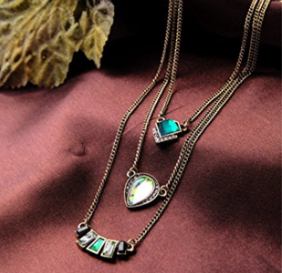 Collana con opale sintetico