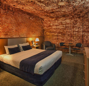 Soggiorna al Desert Cave Hotel