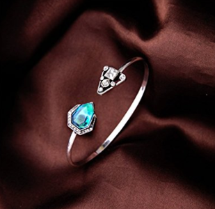 Bracciale con opale sintetico