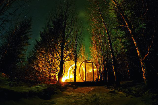 Immersi in suggestivi scenari naturali, protetti da un Bubble Hotel