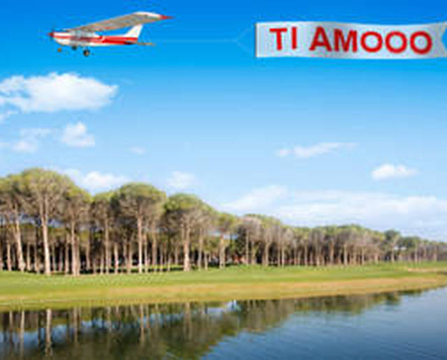 La tua dichiarazione d'amore, portata in cielo da un aereo