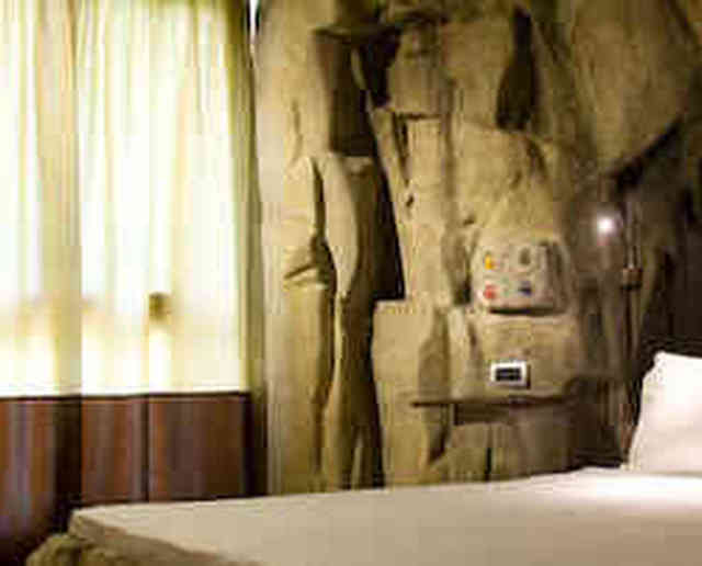Un hotel a 4 dimensioni, con incredibili camere fiabesche
